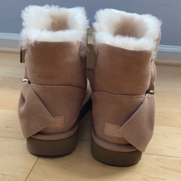 Ugg Sz 7 NIB Classic Mini Twist - Picture 2 of 3